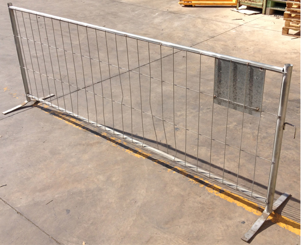 Valla metálica para mejorar la seguridad en la zona de obras. 